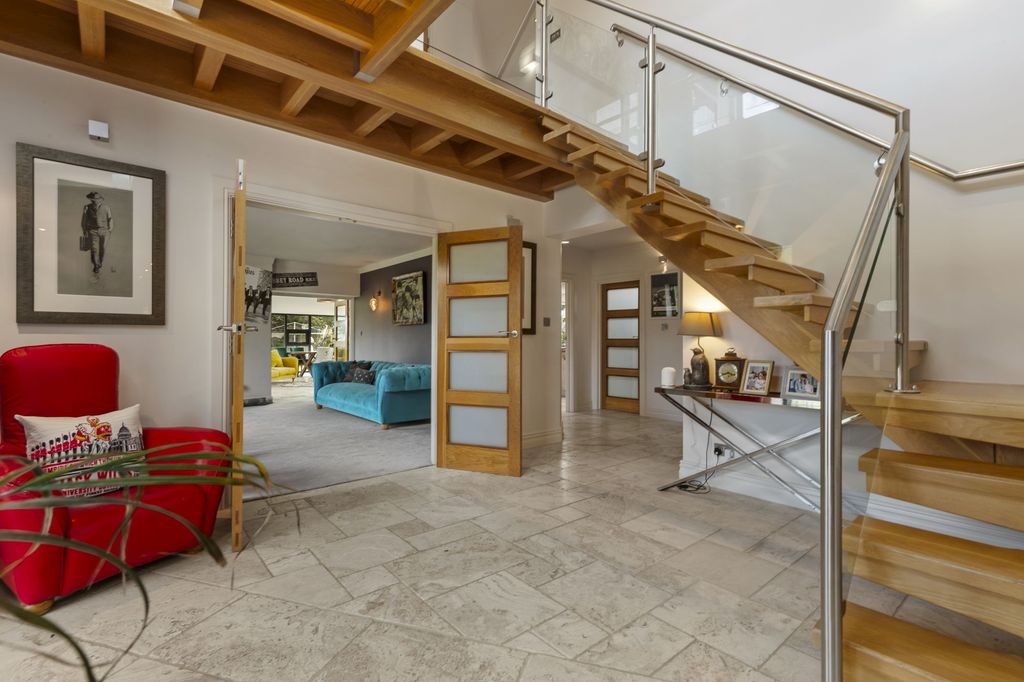 Property photo 3 of 50 P044307_03.Jpg