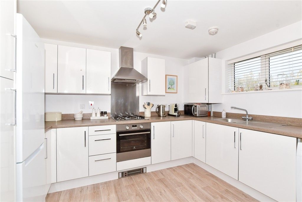 Property photo 2 of 9 Lounge/Kitchen