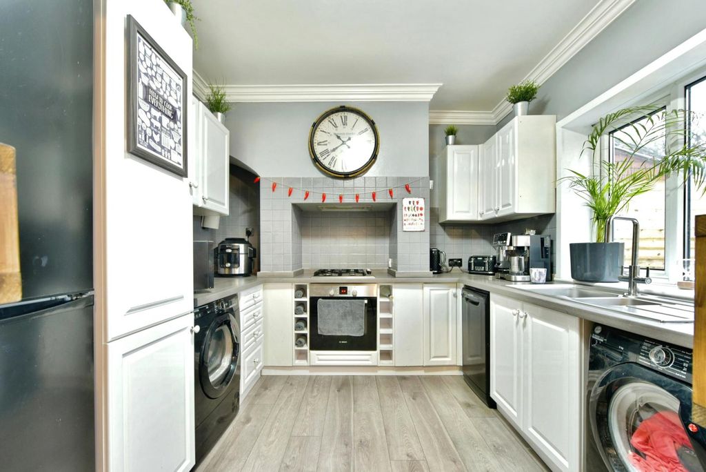 Property photo 2 of 15 Pbox-Img.Jpg