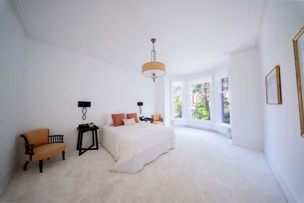 Property photo 3 of 12 Master Bedroom