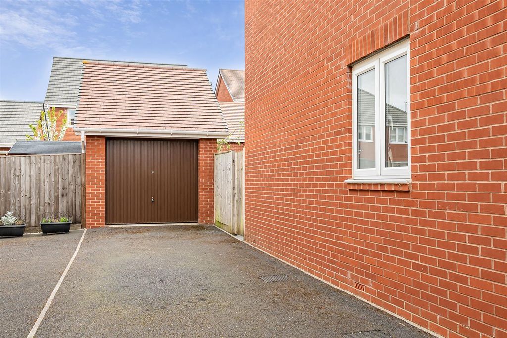 Property photo 2 of 24 1442465-1-69De53Da16754.Jpg