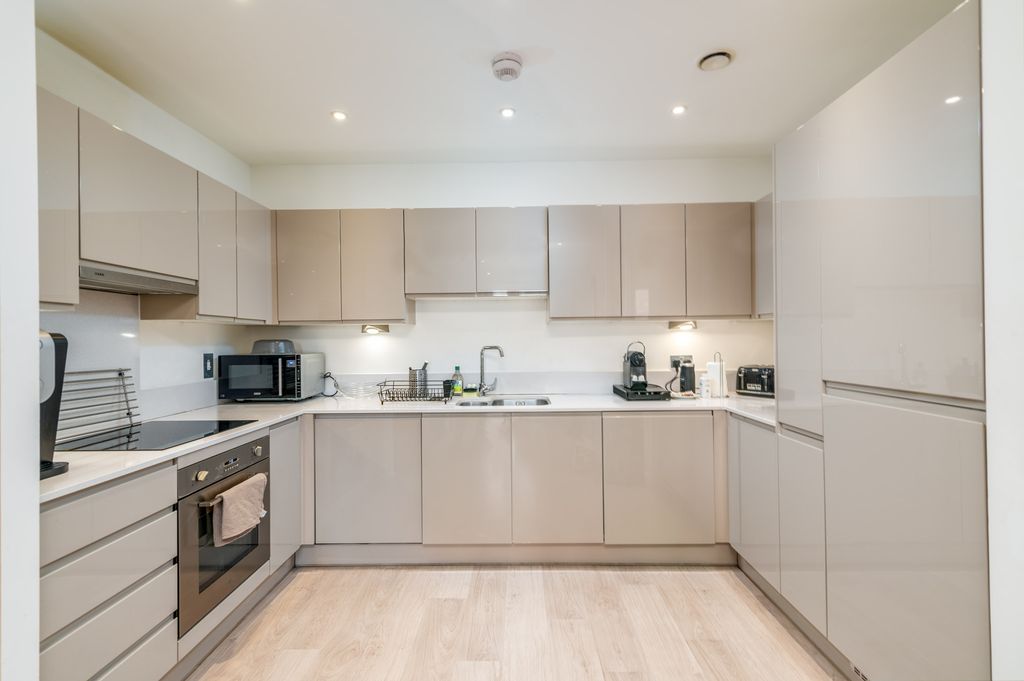 Property photo 2 of 24