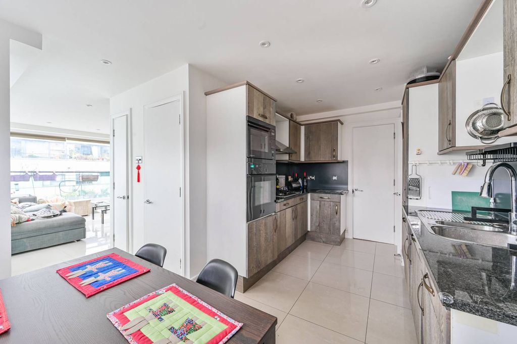 Property photo 3 of 22