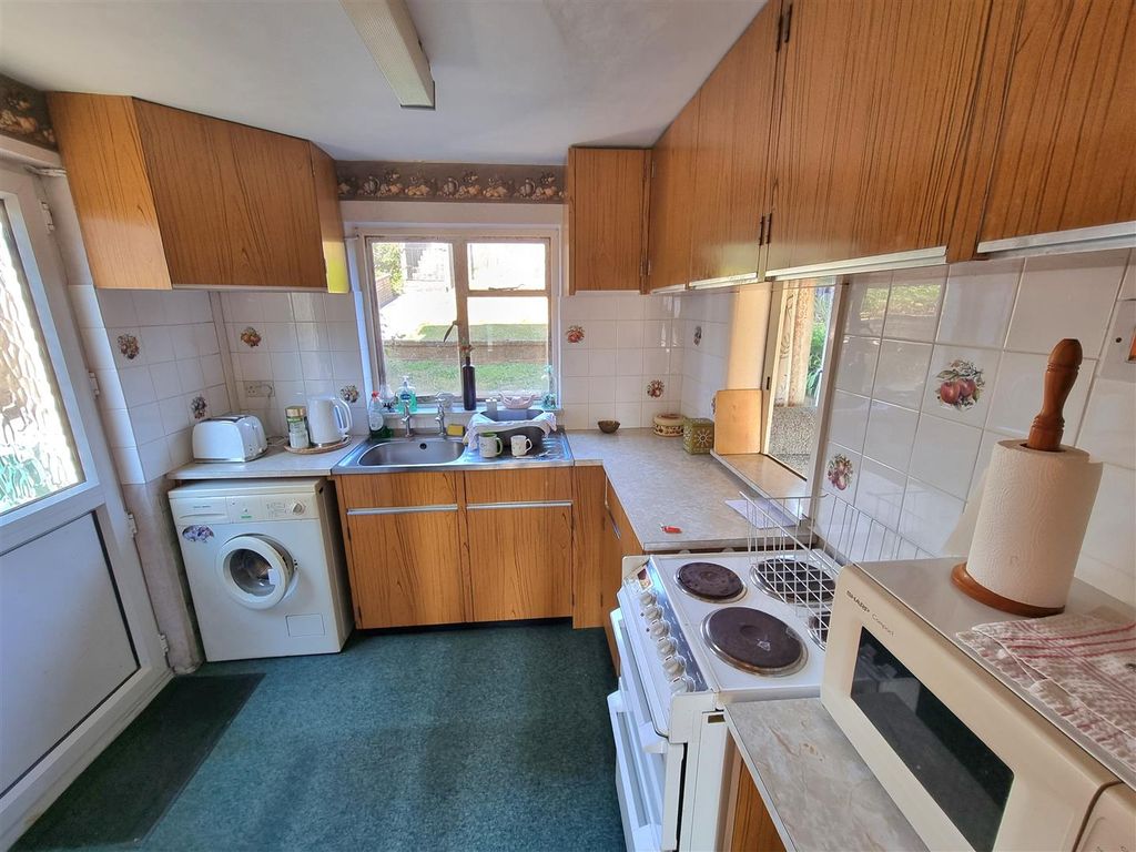 Property photo 3 of 15 Kitchen.Jpg