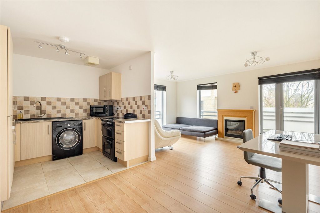 Property photo 2 of 8 Kitchen/Sitting Room