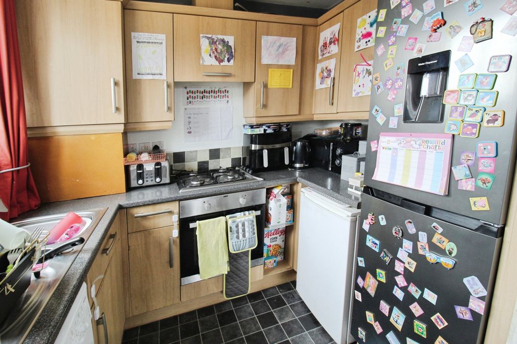 Property photo 2 of 7 Kitchen