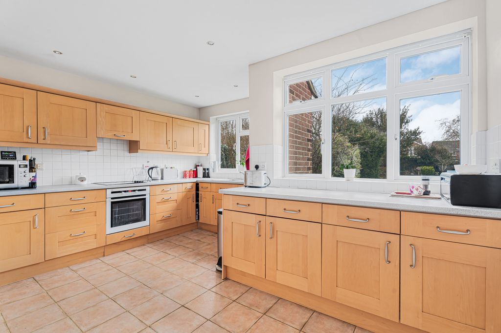 Property photo 3 of 20 Kitchen