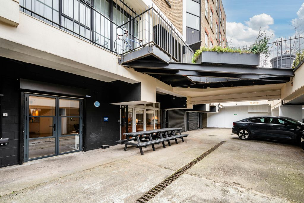 Property photo 1 of 14 Oakwood House U1 - Low Res 14.Jpg