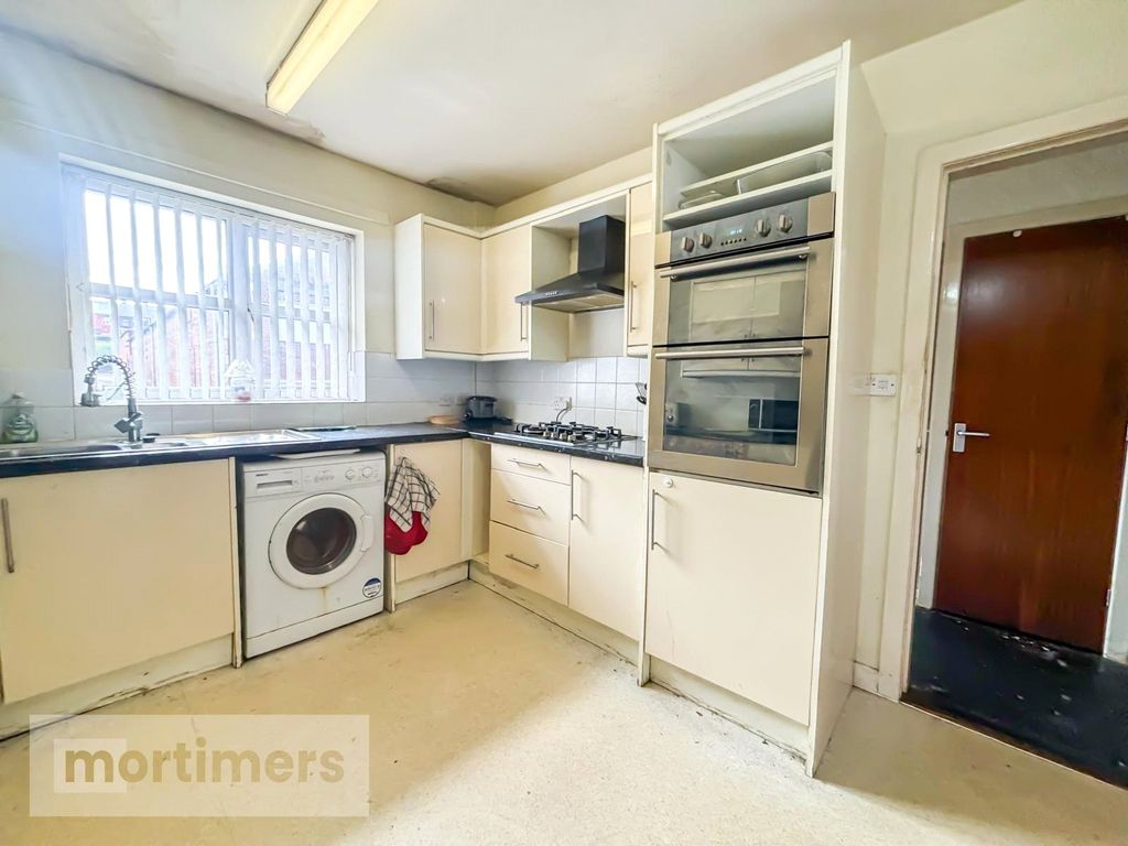 Property photo 3 of 13 Kitchen