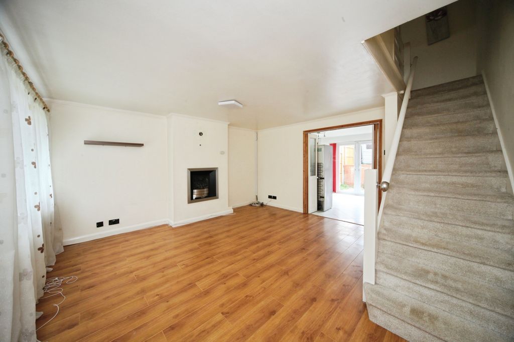 Property photo 2 of 20