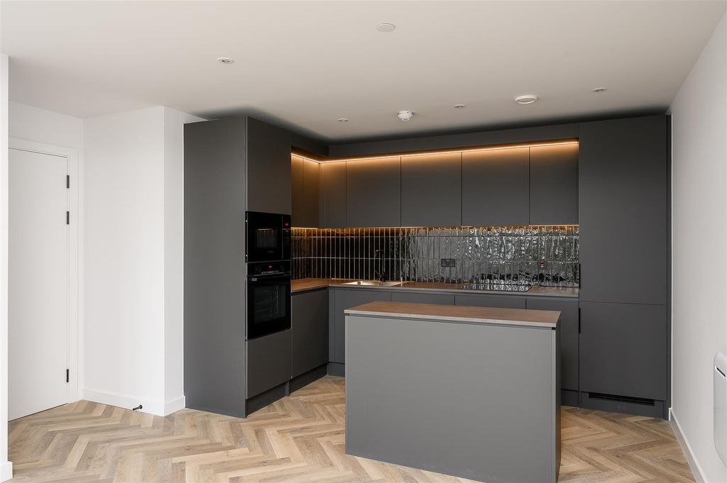 Property photo 2 of 14 Cocoa 3-3.Jpg