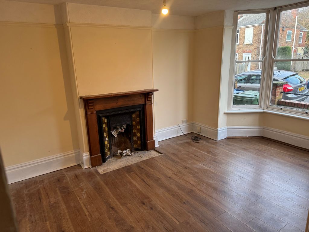 Property photo 3 of 7 Living Room