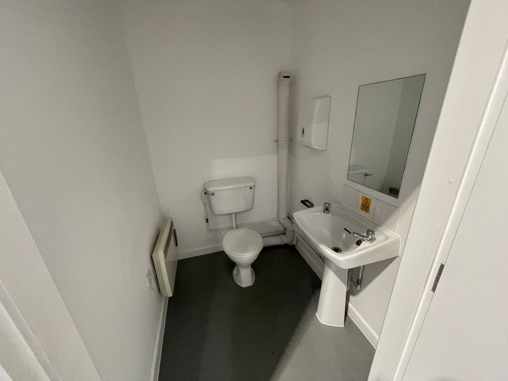 Property photo 3 of 7 Photo 7