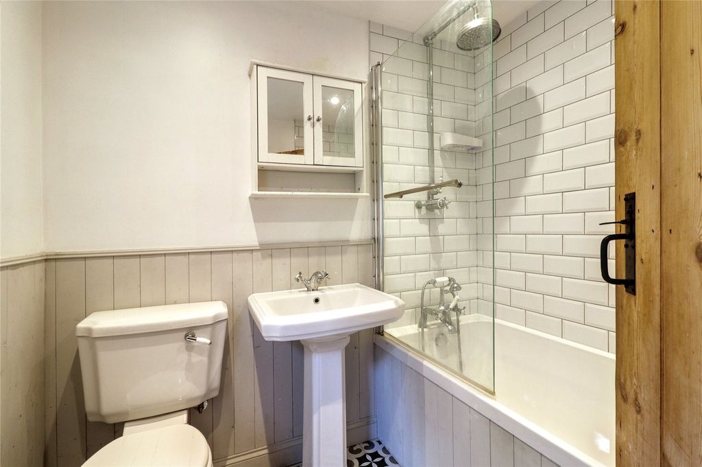 Property photo 3 of 17 Bathroom