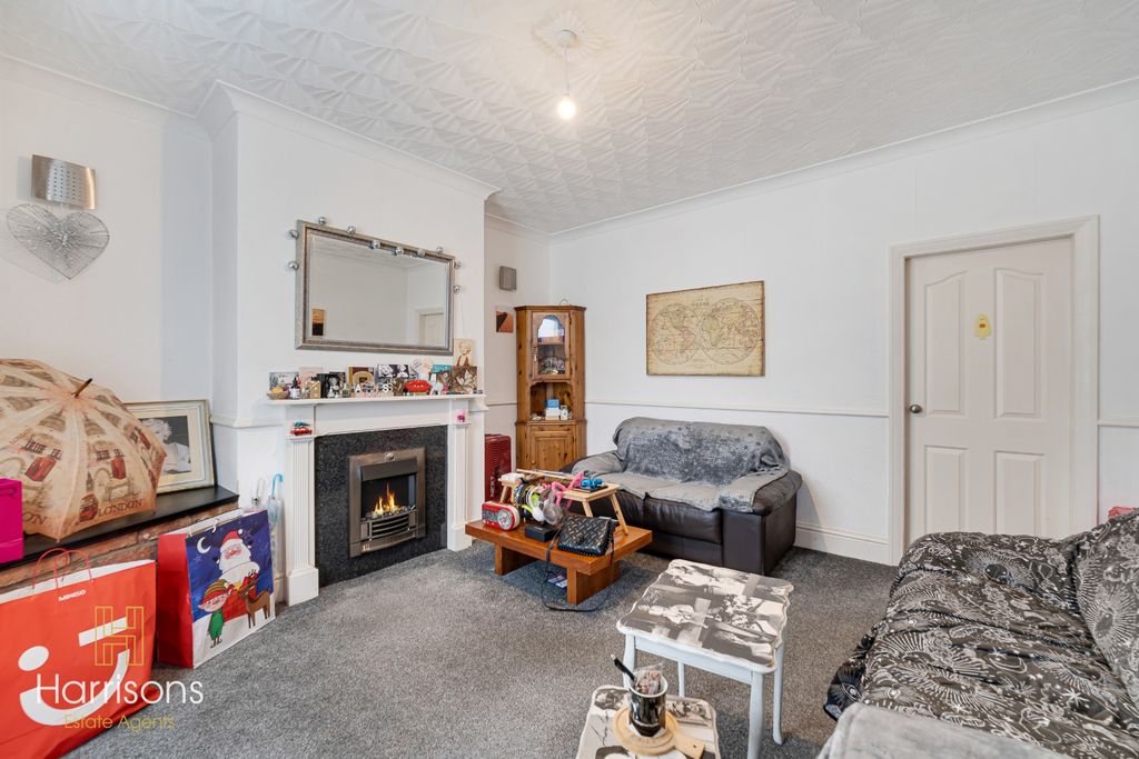 Property photo 3 of 18 4998092