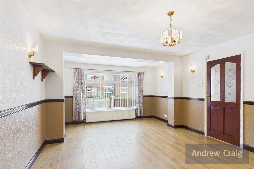 Property photo 2 of 23 Lounge