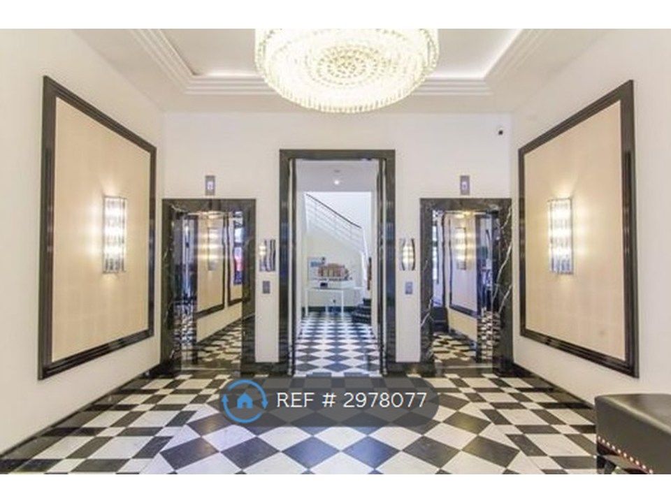 Property photo 1 of 10 Lobby