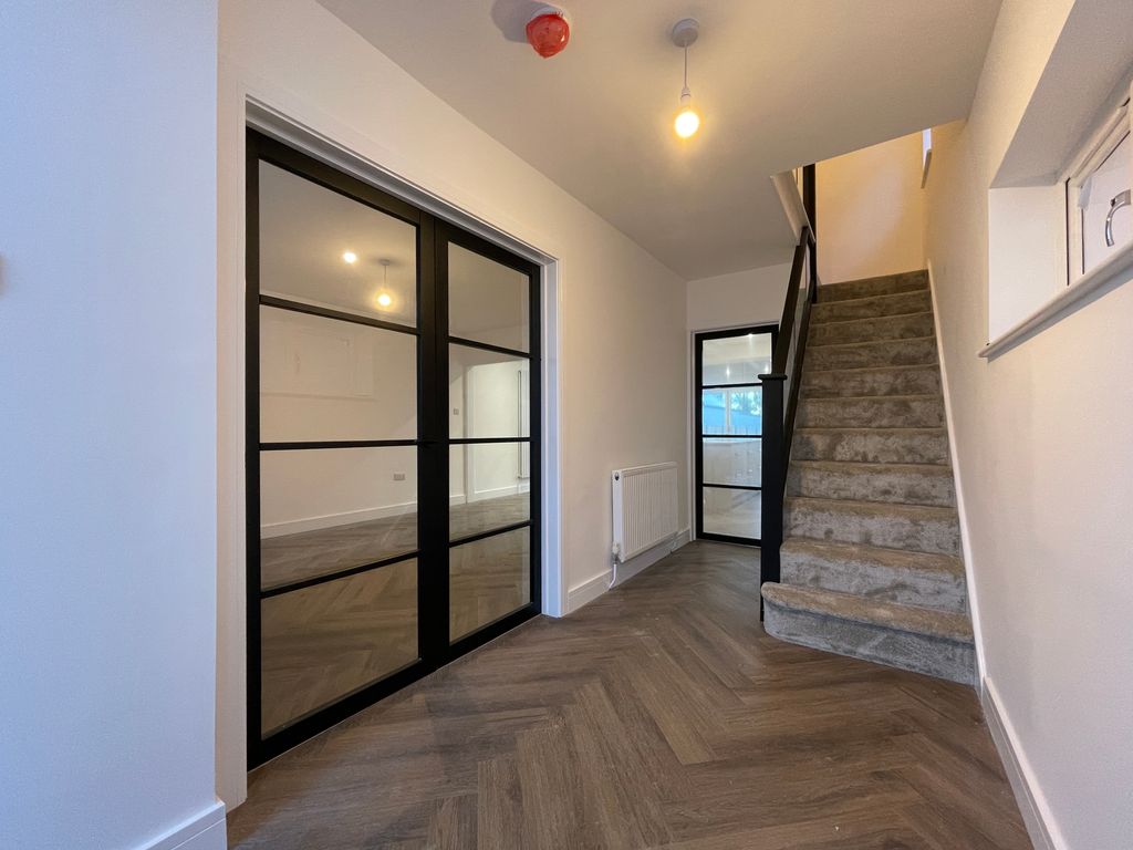 Property photo 3 of 28