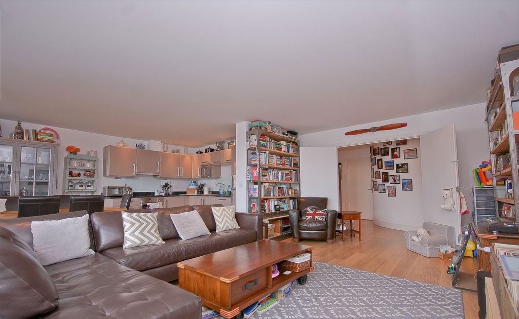 Property photo 2 of 12 Gallery