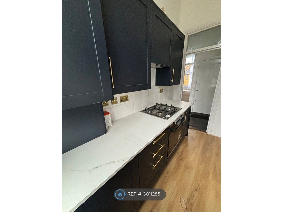 Property photo 3 of 12 Kitchen