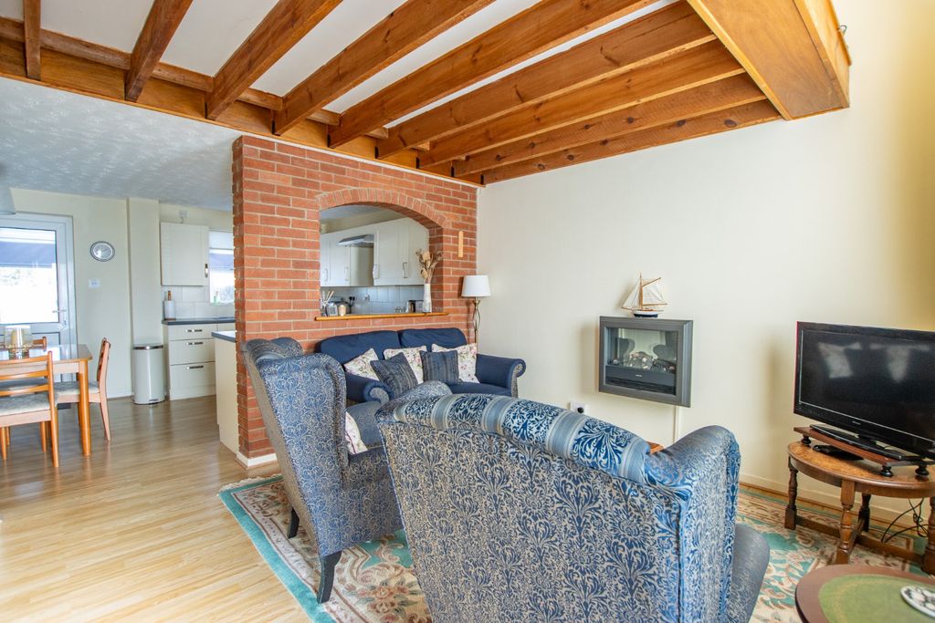 Property photo 3 of 18 3990388