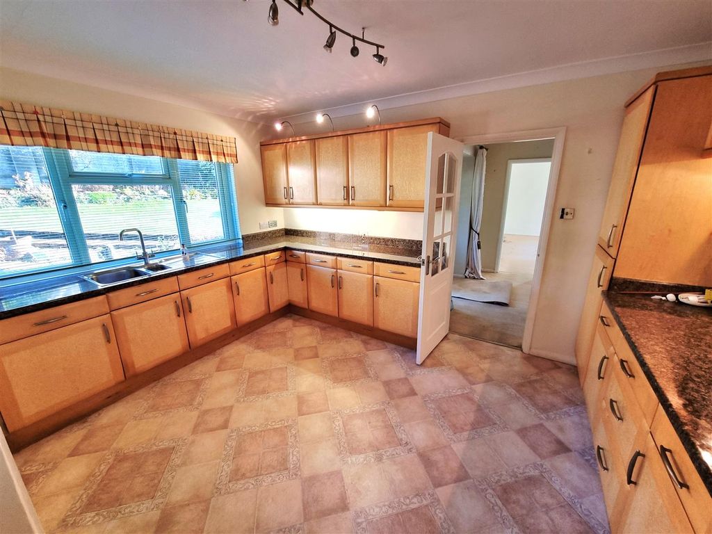 Property photo 2 of 25 Kitchen.Jpg