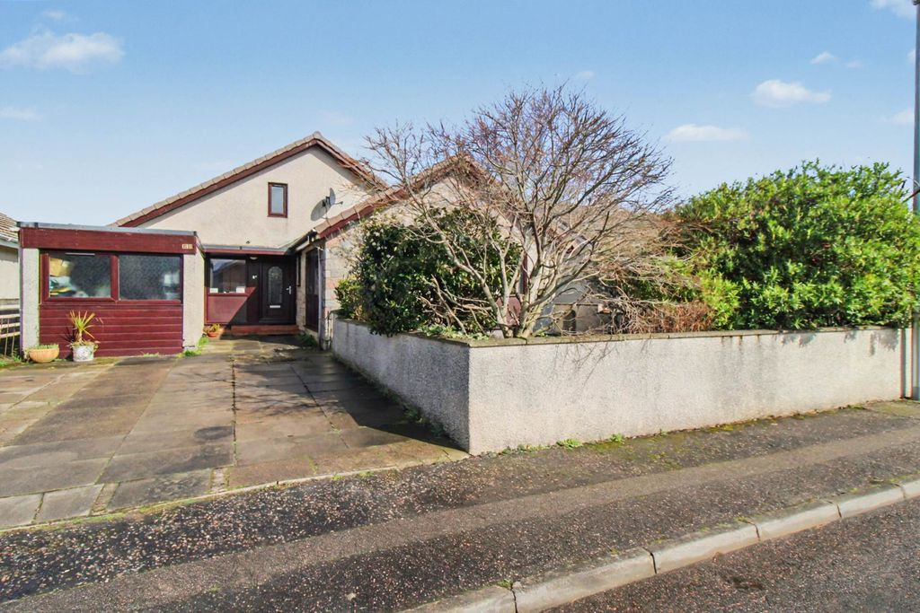 Property photo 2 of 27