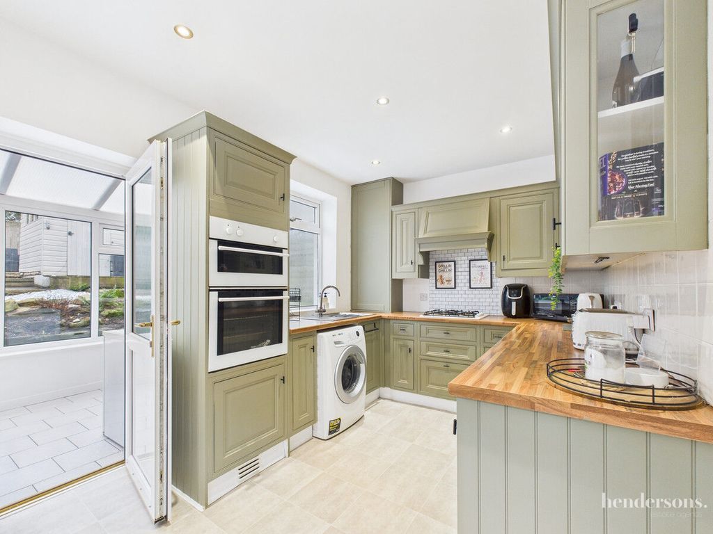 Property photo 3 of 34