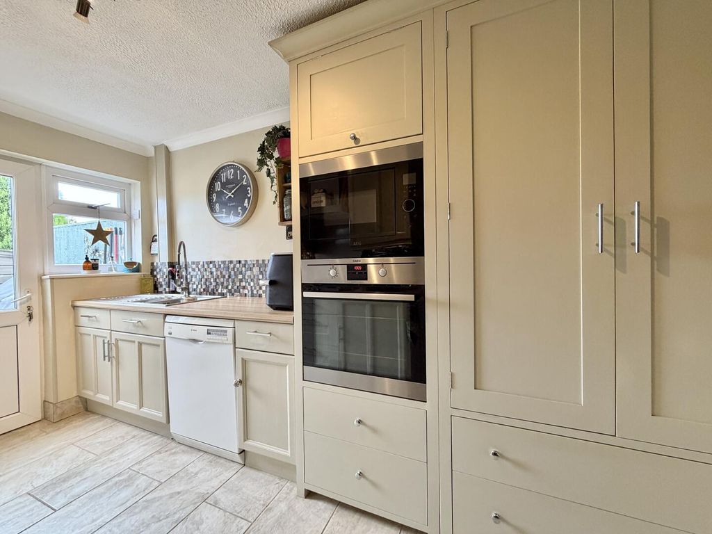 Property photo 2 of 30 Kitchen