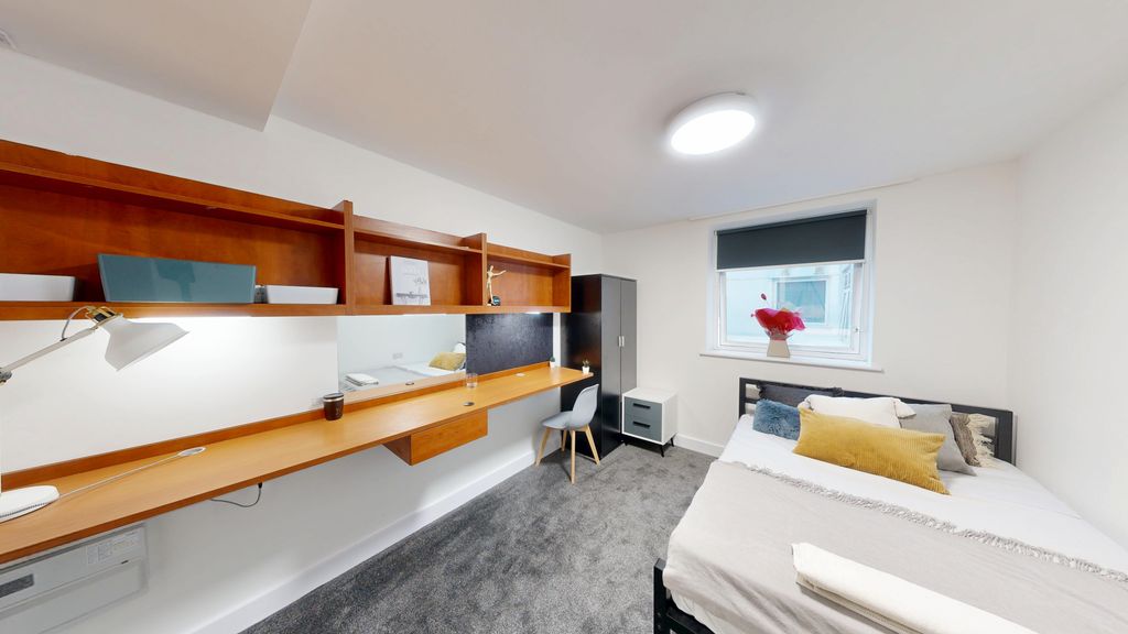 Property photo 1 of 4