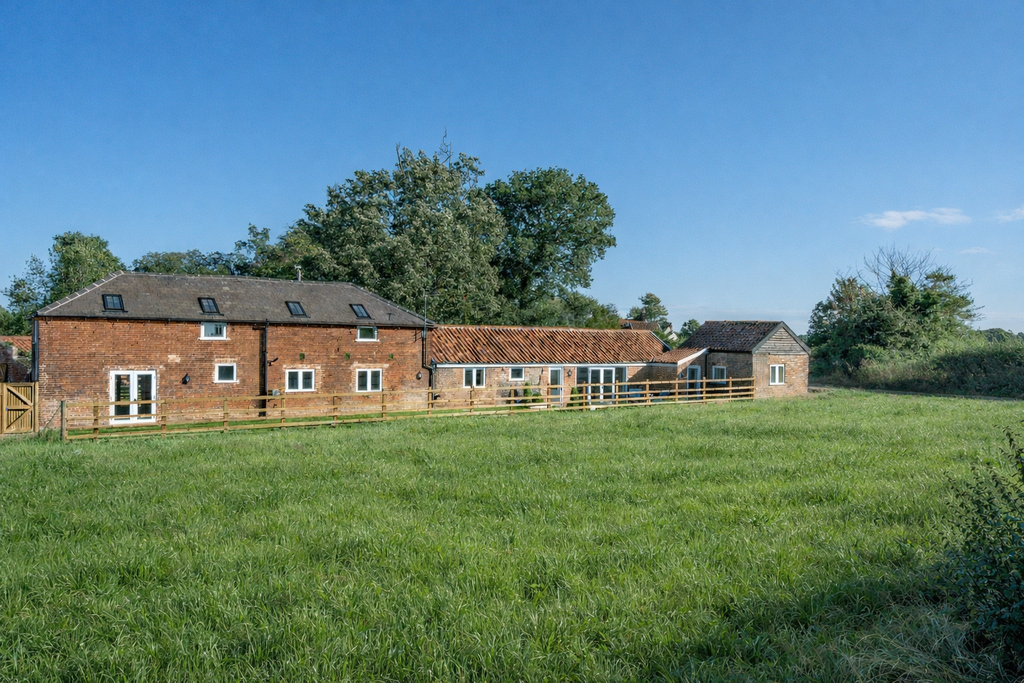 Property photo 1 of 26 Whitehouse Farm Barn Corton