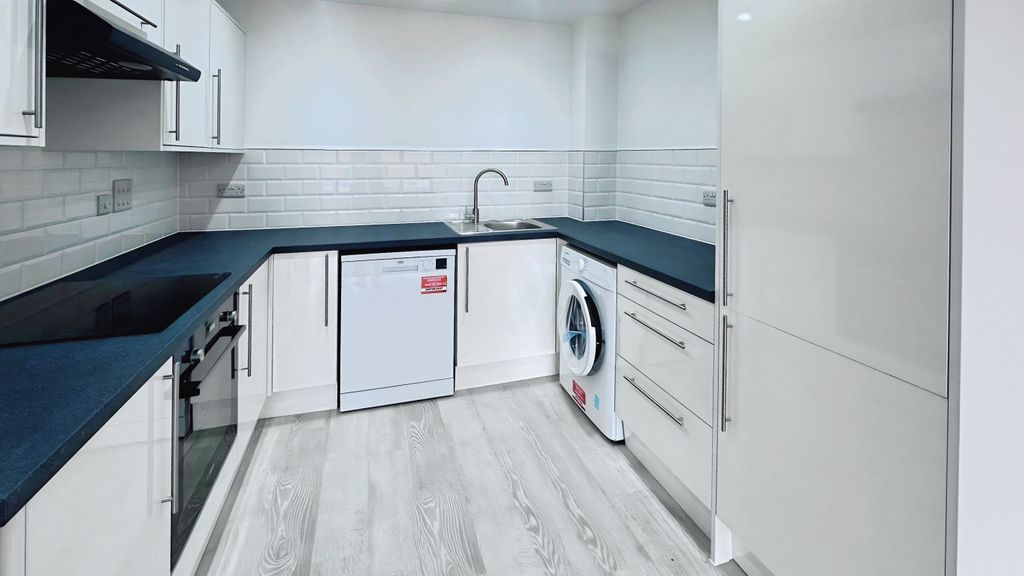 Property photo 2 of 10 Kitchen