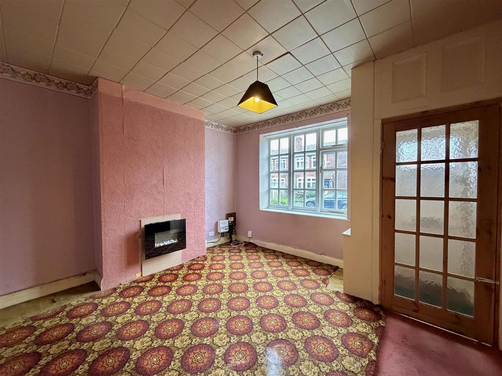 Property photo 2 of 20 Lounge