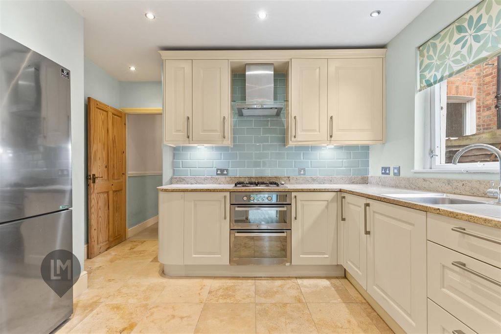 Property photo 3 of 8 Kitchen