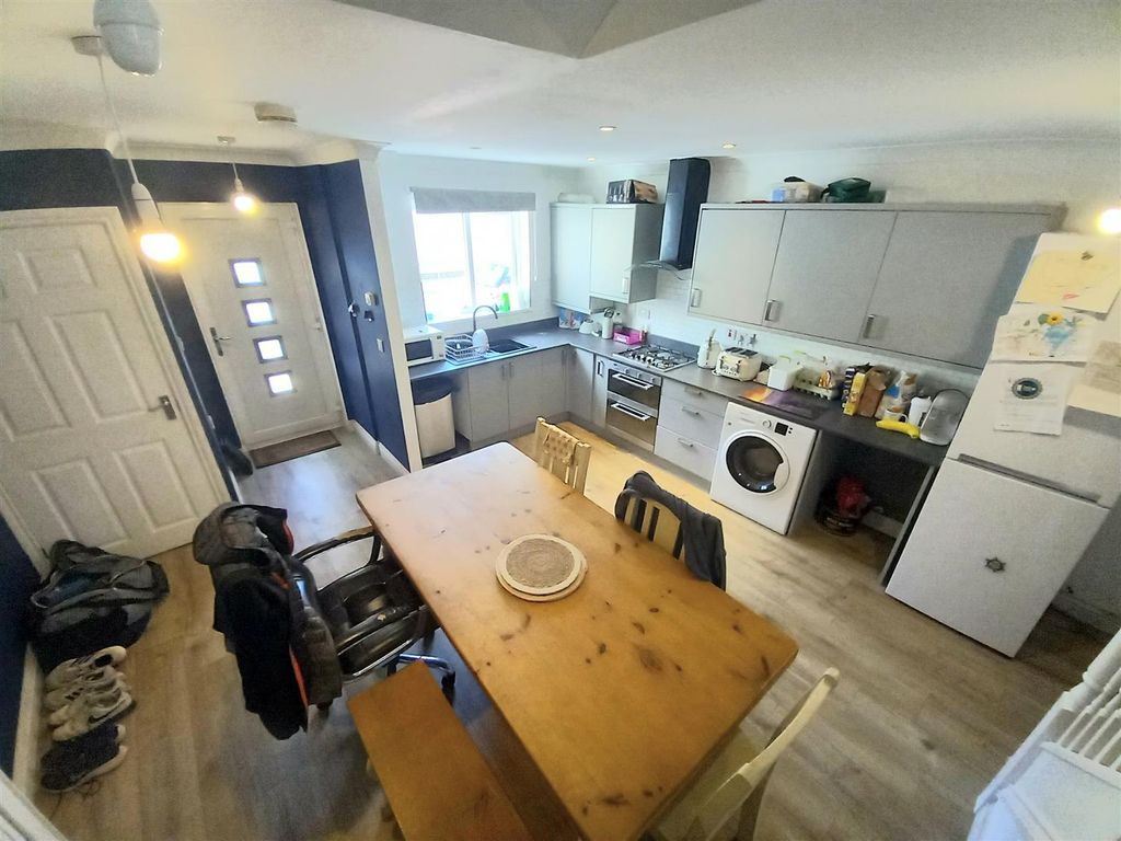 Property photo 2 of 9 27 Buck Kit Diner.Jpg