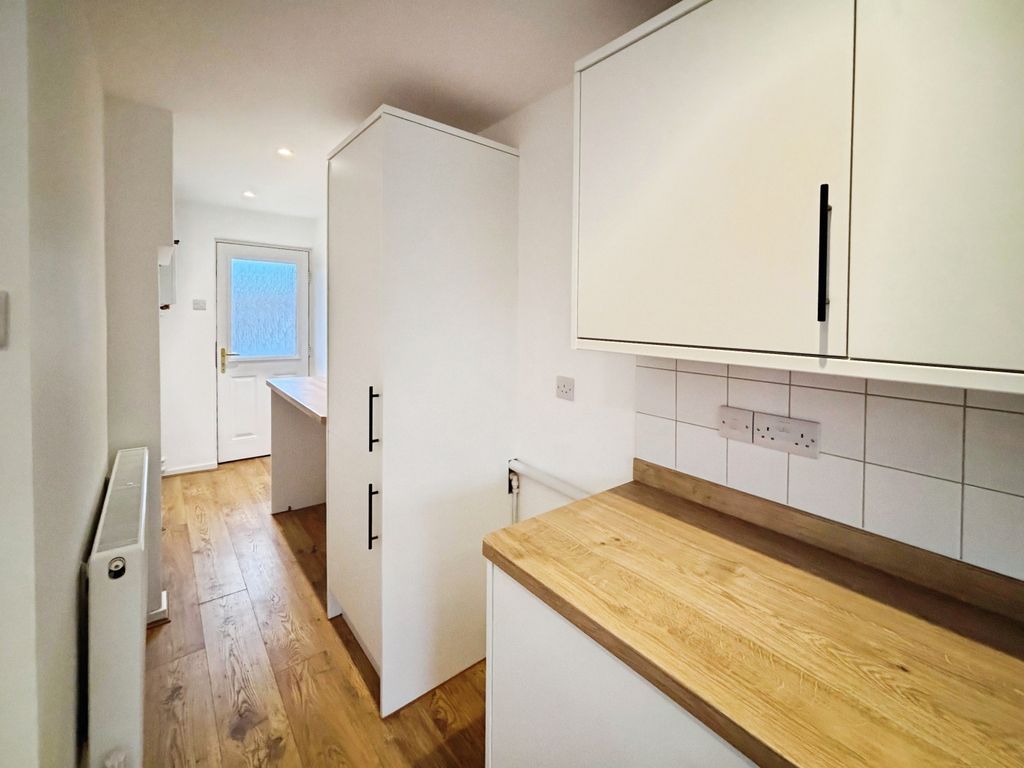 Property photo 3 of 16 2Bc0E286-Green 202