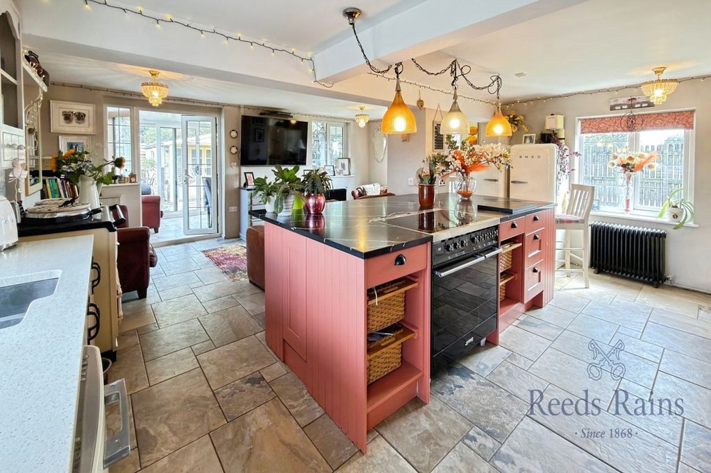 Property photo 2 of 27 Kitchen