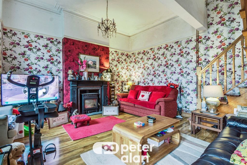Property photo 2 of 11