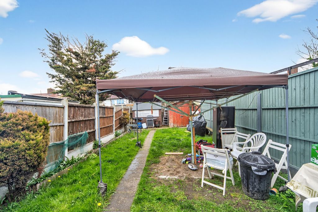 Property photo 2 of 20