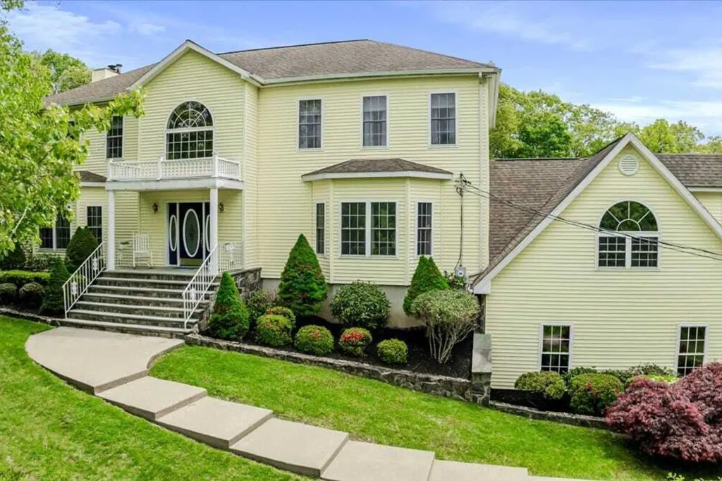 Property photo 1 of 31