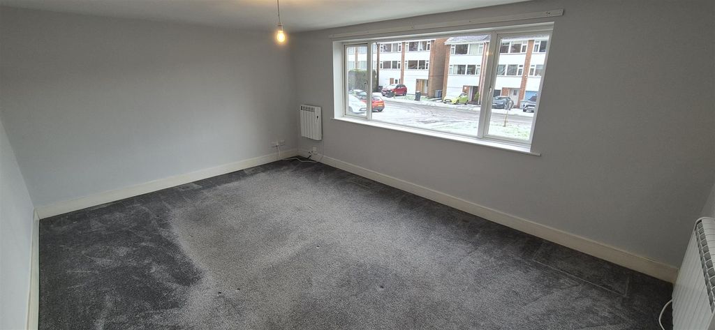 Property photo 2 of 8 Lounge