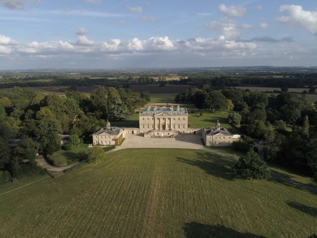 Property photo 2 of 29 Kirtlington Park,...