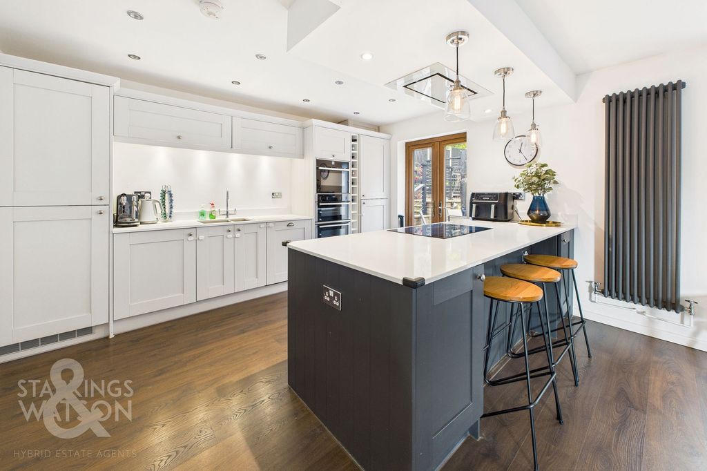 Property photo 3 of 23