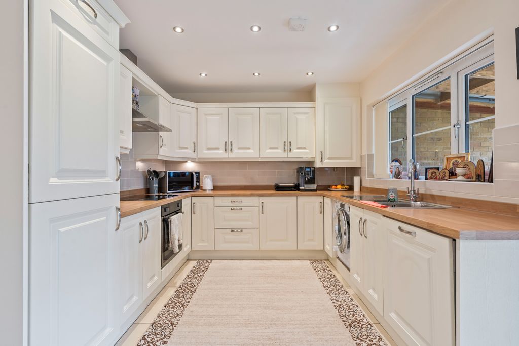 Property photo 3 of 35 Gallery