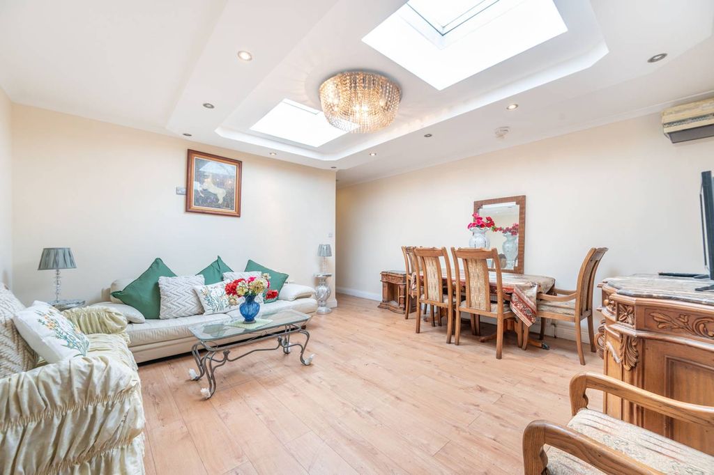 Property photo 2 of 8