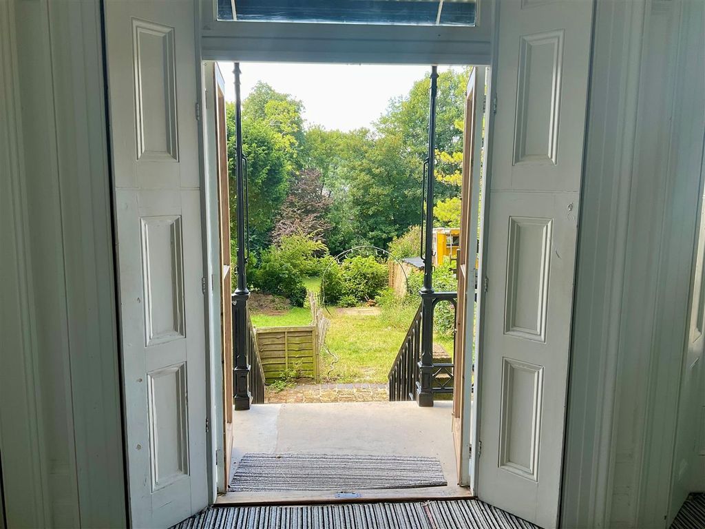 Property photo 2 of 18 Gardenview.Jpg