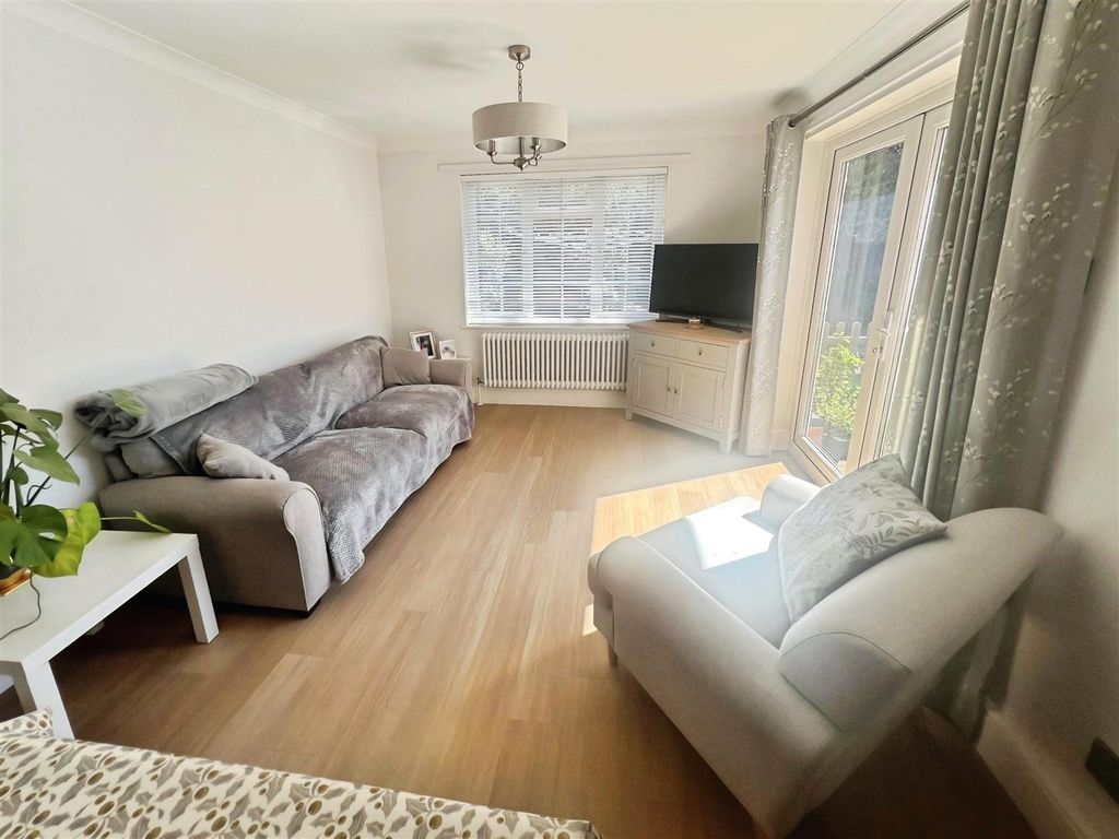 Property photo 3 of 17 Sitting Room