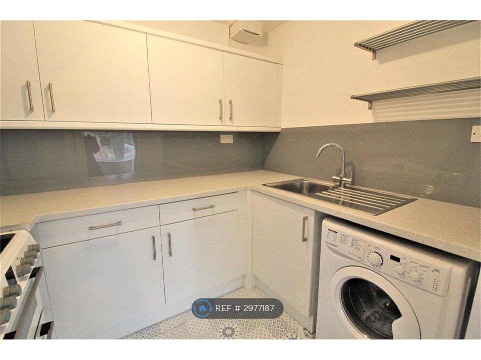 Property photo 3 of 7 Kitchen