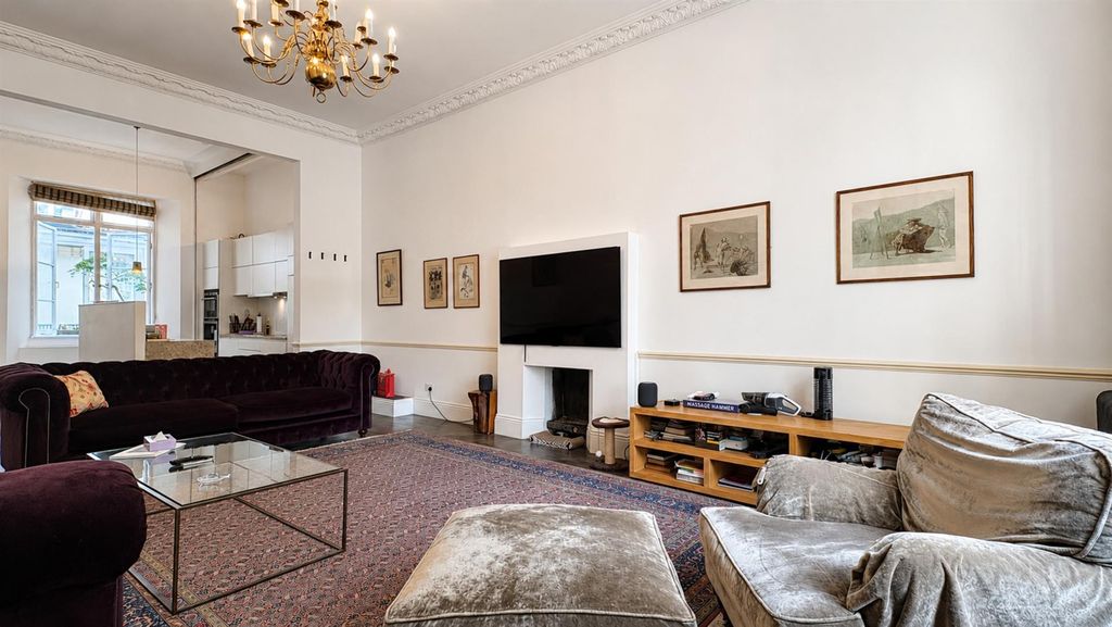 Property photo 3 of 19 Onslow Gardens6.Jpg
