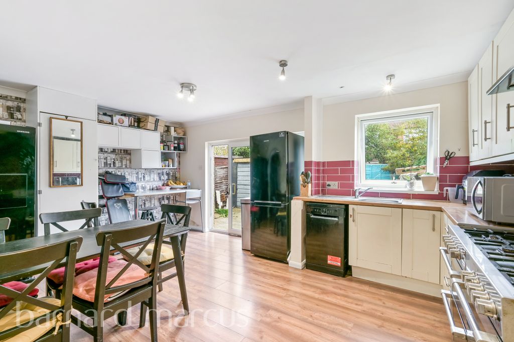 Property photo 2 of 12 Kitchen